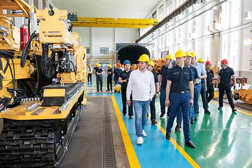 Китай и Россия совместно создают новый образец умного горного предприятия  ---Церемония совместной приемки комплектного оборудования для механизированной добычи угля на тонких пластах прошла успешно в(图6)
