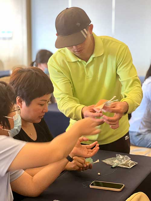 【巧手做香包 健康迎端午】极速电竞集团开展香包制作活动(图2)