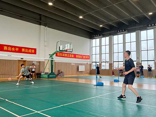 上海极速电竞集团成功举办2023年重固镇职工羽毛球比赛(图3)