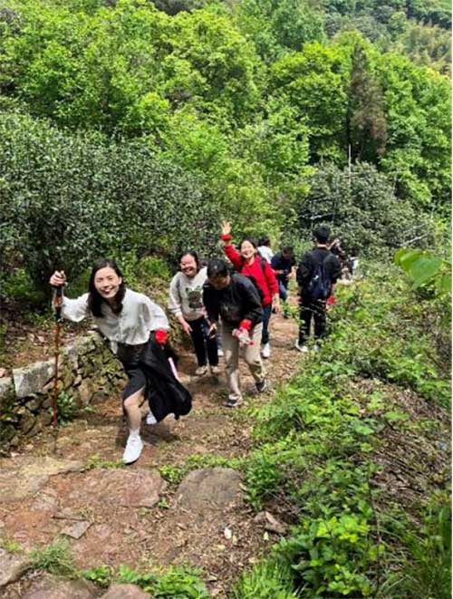 【登山望湖 走进春天】上海极速电竞集团开展2024年山野徒步活动(图3)