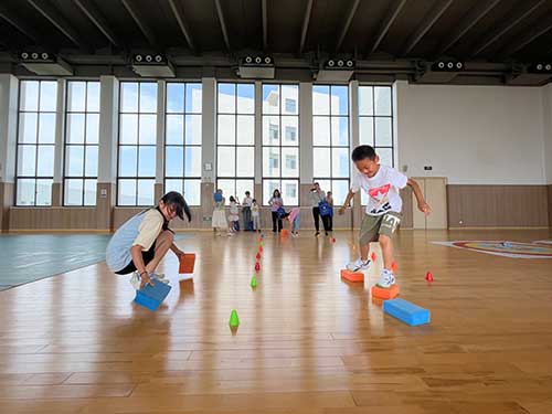 “缤纷童年 快乐六一”上海极速电竞集团举办亲子活动(图2)
