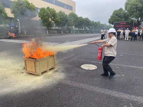 “人人讲安全、个个会应急”——上海极速电竞集团开展“安全月”消防演习活动(图5)