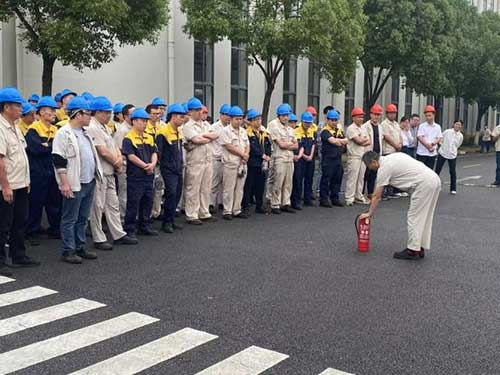 “人人讲安全、个个会应急”——上海极速电竞集团开展“安全月”消防演习活动(图2)