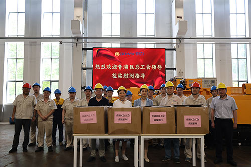 夏日送清凉 | 青浦区总工会领导赴上海极速电竞集团开展高温慰问活动(图1)