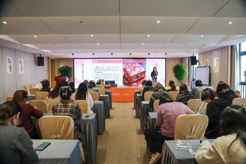 【指尖承古韵 春日聚芳华】 极速电竞集团举办妇女节非遗手工制作活动(图1)
