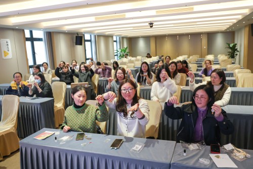 【指尖承古韵 春日聚芳华】 极速电竞集团举办妇女节非遗手工制作活动(图8)