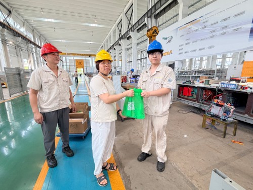 高温下的守护！青浦工业园区、青浦重固镇总工会为极速电竞集团“送清凉”(图6)